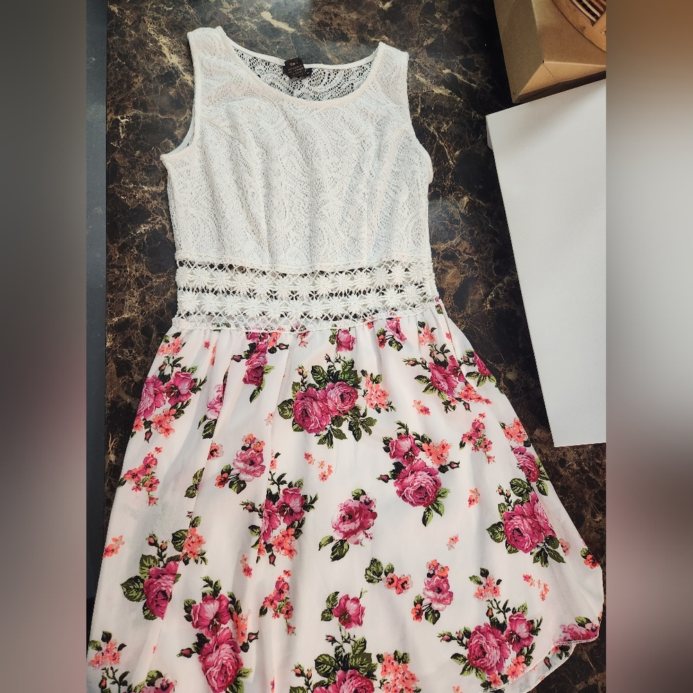 Rue 21 floral lace dress